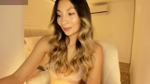 emyconneer online show from April 28, 2:27 am