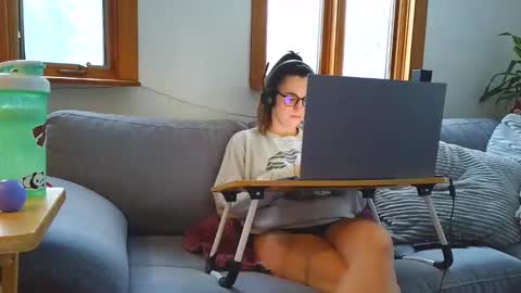 emyxxl online show from December 17, 8:15 pm