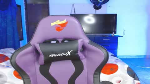 Snapshot of engiel_phoenix chatting on February 27, 11:04 pm Engiel phoenix instagram engiel 13 online show from February 27, 11:04 pm
