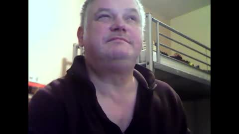 englishguysurrey online show from February 2, 7:16 am