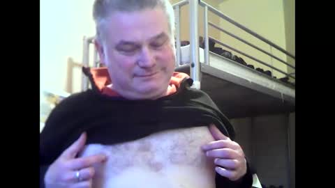 englishguysurrey online show from December 26, 8:18 am