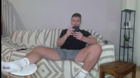 Snapshot of englishladxxx chatting on December 7, 12:14 am Englishladxxx online show from December 7, 12:14 am