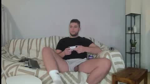 Snapshot of englishladxxx chatting on December 28, 12:47 am Englishladxxx online show from December 28, 12:47 am