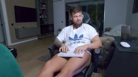 Erik online show from March 2, 11:20 pm