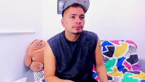 Snapshot of enrique_villa23 chatting on March 9, 12:09 pm enrique online show from March 9, 12:09 pm