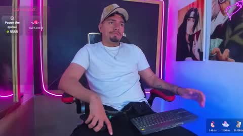 Snapshot of enrique_villa23 chatting on October 17, 1:04 pm enrique online show from October 17, 1:04 pm