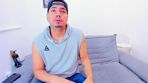 Snapshot of enrique_villa23 chatting on February 13, 12:32 pm enrique online show from February 13, 12:32 pm
