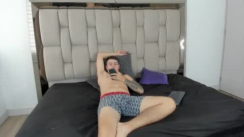 Snapshot of enzo_issis chatting on October 19, 6:34 pm Enzo issis online show from October 19, 6:34 pm