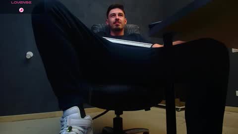 Snapshot of enzorace chatting on October 5, 6:33 am EnzoRace online show from October 5, 6:33 am