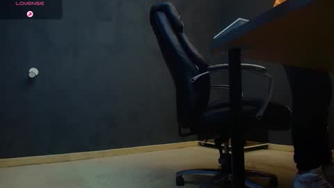 Snapshot of enzorace chatting on October 21, 4:39 am EnzoRace online show from October 21, 4:39 am