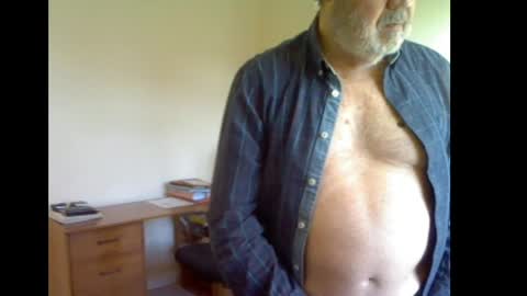 erasmus_d online show from April 13, 5:39 pm