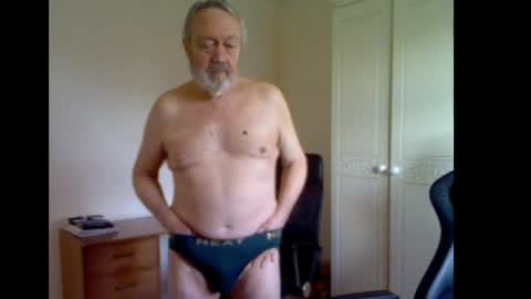 erasmus_d online show from April 22, 6:04 pm