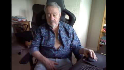 erasmus_d online show from March 8, 5:43 pm