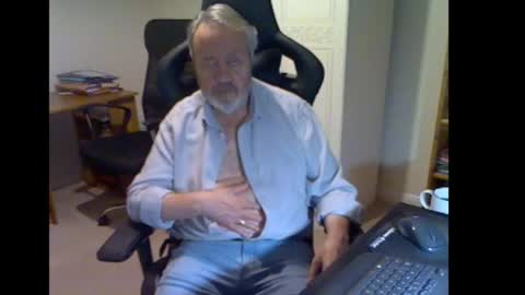 erasmus_d online show from December 4, 6:18 pm