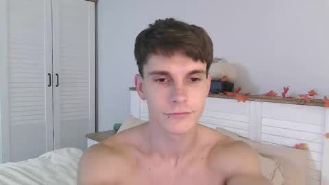 Snapshot of eric_crush chatting on October 15, 4:05 am Eric Crush online show from October 15, 4:05 am