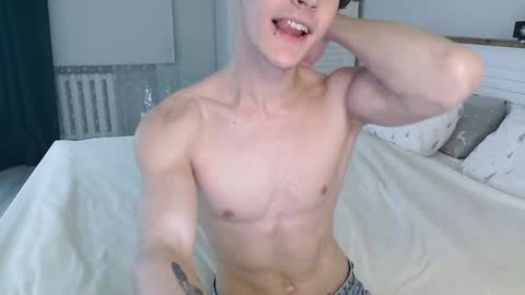 Snapshot of eric_crush chatting on December 30, 3:47 am Eric Crush online show from December 30, 3:47 am