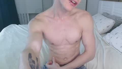 Snapshot of eric_crush chatting on January 15, 3:43 am Eric Crush online show from January 15, 3:43 am