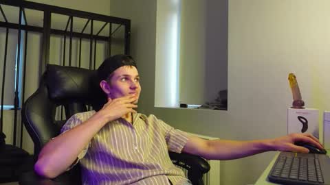 Snapshot of eric_poston chatting on October 10, 2:45 pm online show from October 10, 2:45 pm