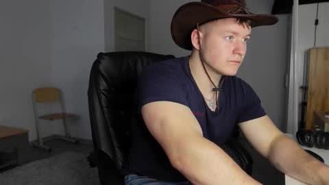 Snapshot of eric_poston chatting on October 18, 5:55 am online show from October 18, 5:55 am