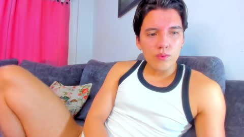 eric_twink18 online show from March 5, 4:46 pm