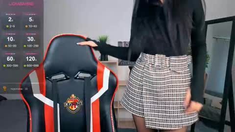 Snapshot of erica_peach chatting on October 18, 2:32 pm Erika online show from October 18, 2:32 pm
