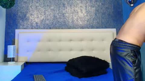 Snapshot of erick_zhimerman chatting on September 24, 2:29 am online show from September 24, 2:29 am