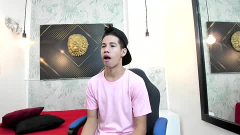 Snapshot of erick_zhimerman chatting on February 18, 4:04 am online show from February 18, 4:04 am