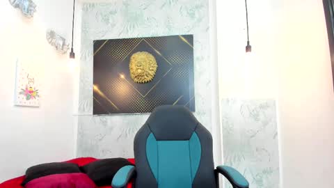 Snapshot of erick_zhimerman chatting on February 23, 3:24 am online show from February 23, 3:24 am