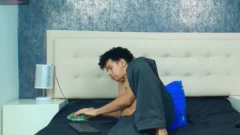 Snapshot of erick_zhimerman chatting on October 18, 5:00 am online show from October 18, 5:00 am