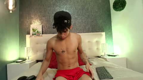 Snapshot of erick_zhimerman chatting on March 5, 9:49 am online show from March 5, 9:49 am