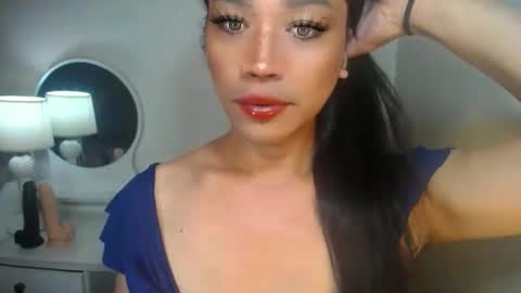 erika_madrigal online show from September 19, 9:13 am