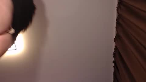 Snapshot of erikagold chatting on February 13, 4:54 am ErikaGold online show from February 13, 4:54 am