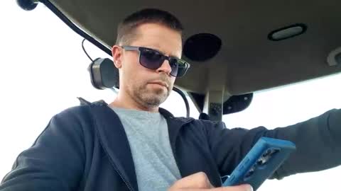 boyohboy online show from October 18, 1:48 pm