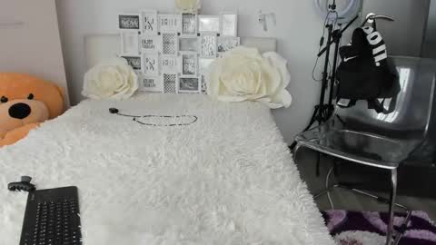 eroticsensualkitty4u online show from October 24, 9:32 am