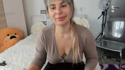 Snapshot of eroticsensualkitty4u chatting on October 14, 7:44 am eroticsensualkitty4u online show from October 14, 7:44 am
