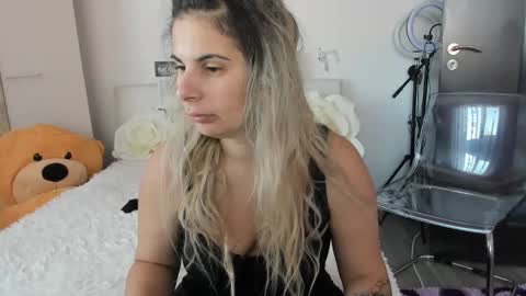 Snapshot of eroticsensualkitty4u chatting on October 20, 8:41 am eroticsensualkitty4u online show from October 20, 8:41 am