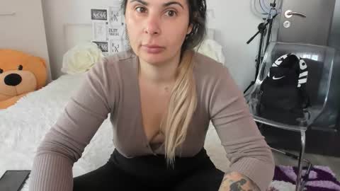 eroticsensualkitty4u online show from October 21, 9:58 am