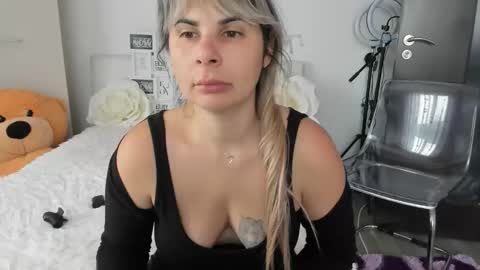Snapshot of eroticsensualkitty4u chatting on October 16, 10:59 am eroticsensualkitty4u online show from October 16, 10:59 am