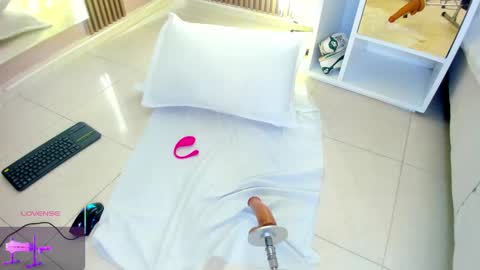 TINY  online show from March 4, 3:55 am