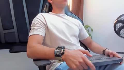 Snapshot of eryonbradley chatting on September 30, 11:21 am Eryon online show from September 30, 11:21 am