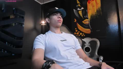 Snapshot of eryonbradley chatting on October 15, 11:22 am Eryon online show from October 15, 11:22 am