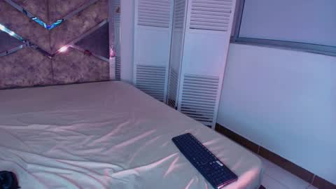 Snapshot of eryx_eriscor chatting on October 2, 1:43 pm Eryx online show from October 2, 1:43 pm