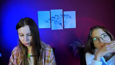 esme_moore_ online show from October 20, 8:52 am