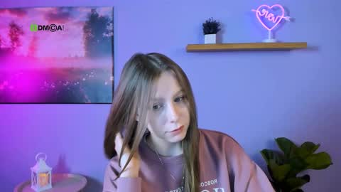 esme_moore_ online show from November 6, 9:45 am