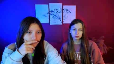 Snapshot of esme_moore_ chatting on October 17, 8:18 am esme_moore_ online show from October 17, 8:18 am