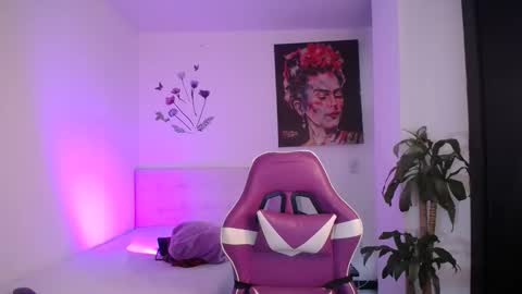 Esmeralda online show from February 26, 10:02 pm