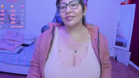 esme online show from April 13, 8:02 pm