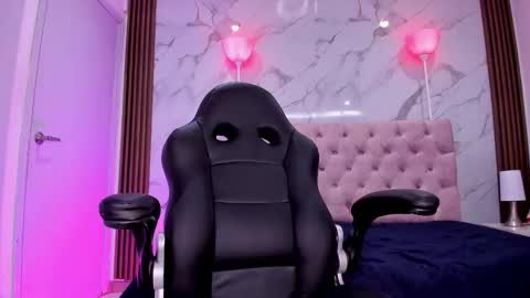 Esmeralda  online show from January 5, 5:27 pm