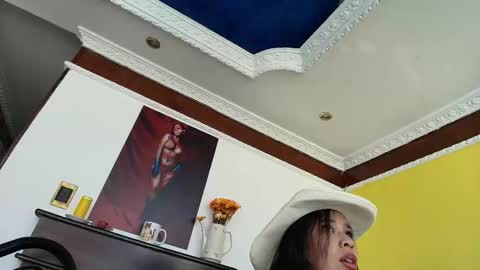 Snapshot of esmeraldagh_ chatting on October 18, 1:26 pm Esmeralda online show from October 18, 1:26 pm