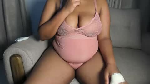 Snapshot of esmeray_ chatting on October 5, 11:45 pm Esme online show from October 5, 11:45 pm